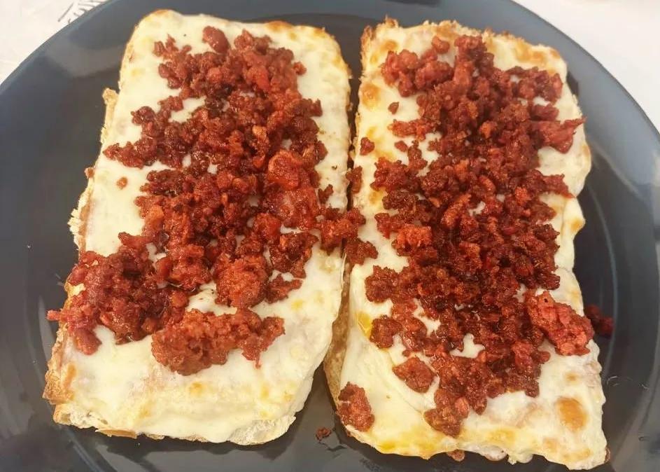 Popular item de Sorbos BREW: Molletes Longaniza