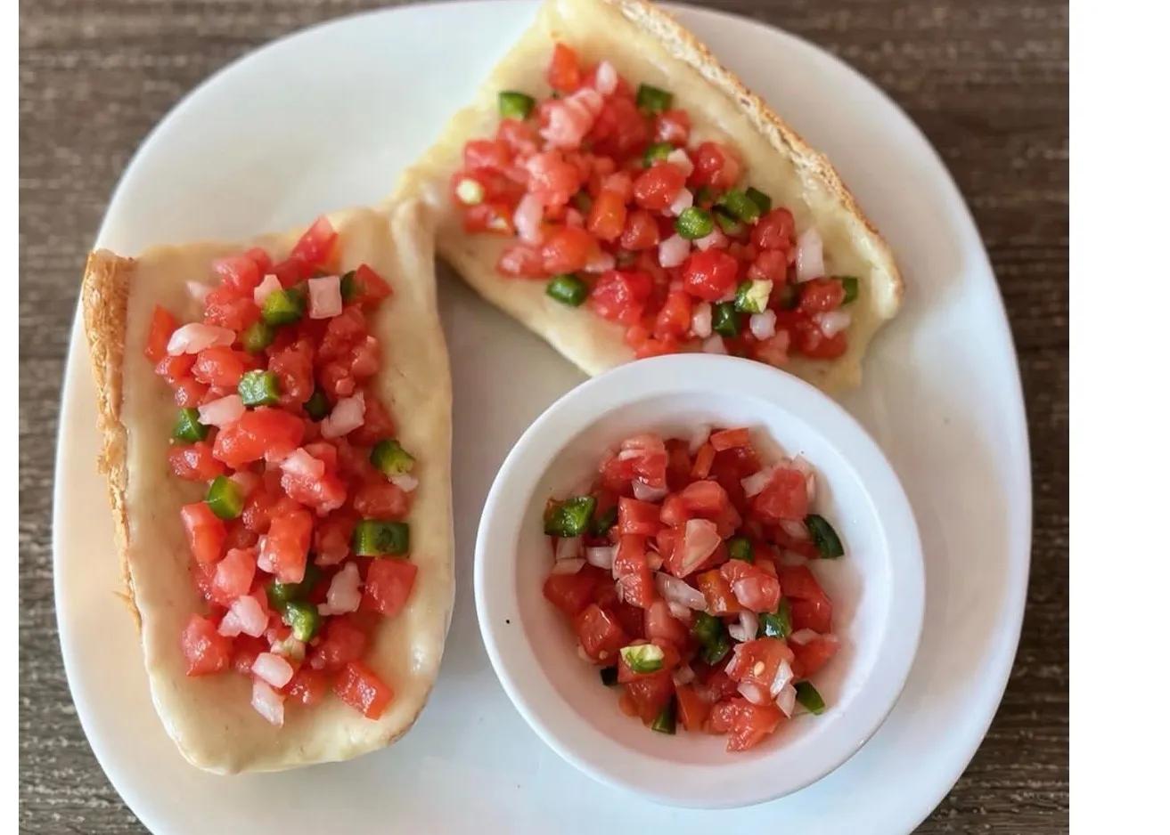 Popular item de Sorbos BREW: Molletes sencillos
